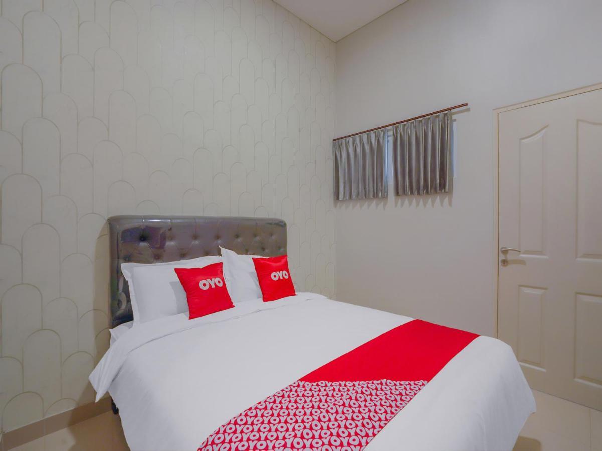 Super Oyo Capital O 90336 Olive Guest House Surabaya Ngoại thất bức ảnh