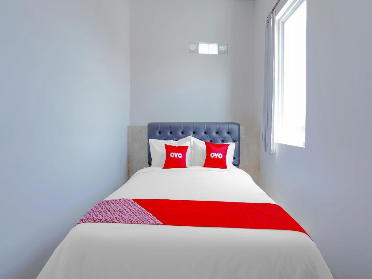 Super Oyo Capital O 90336 Olive Guest House Surabaya Ngoại thất bức ảnh