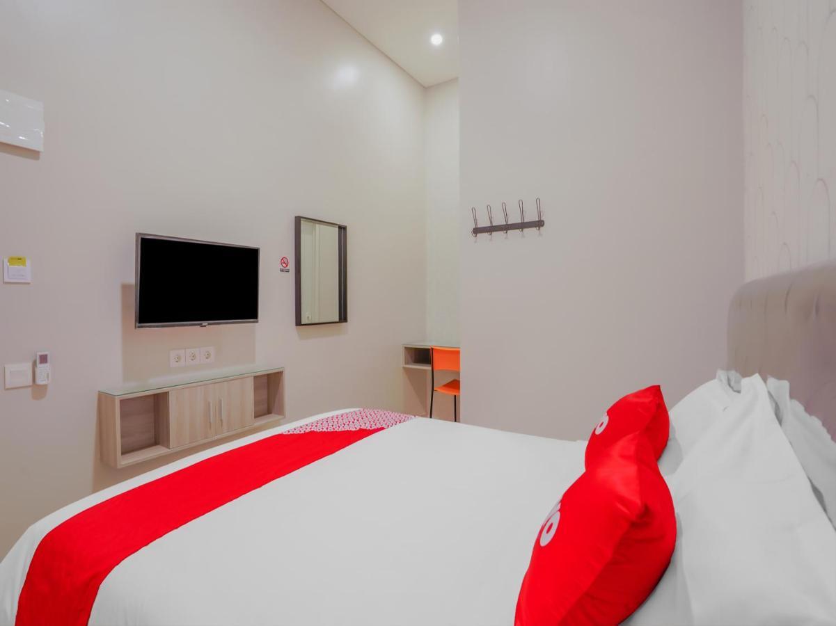 Super Oyo Capital O 90336 Olive Guest House Surabaya Ngoại thất bức ảnh