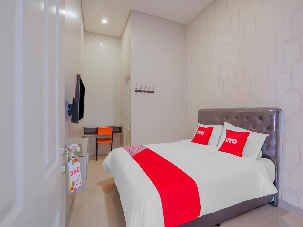 Super Oyo Capital O 90336 Olive Guest House Surabaya Ngoại thất bức ảnh